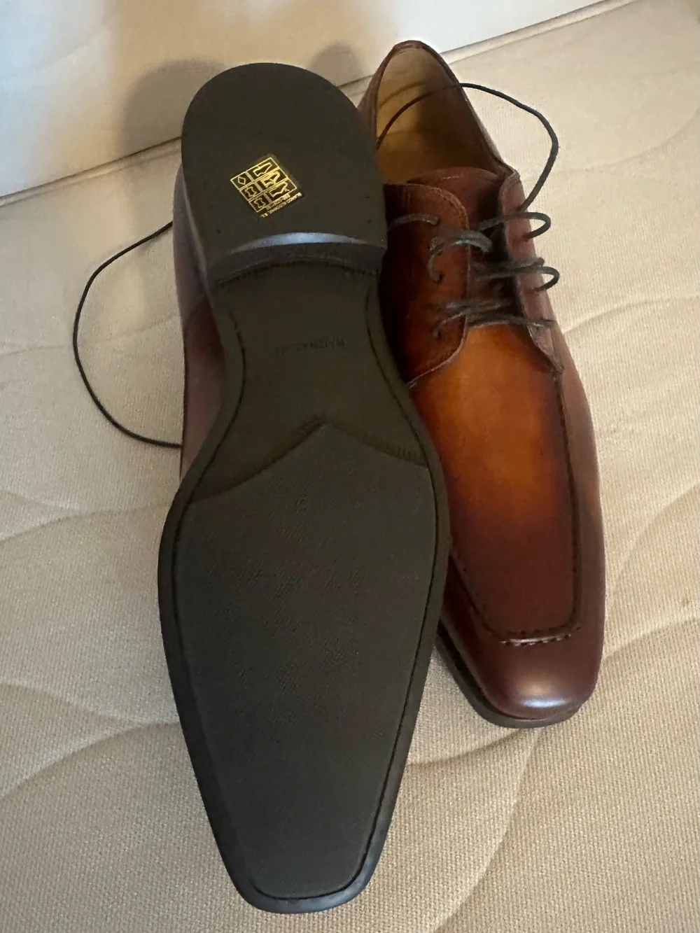Magnanni polished leather